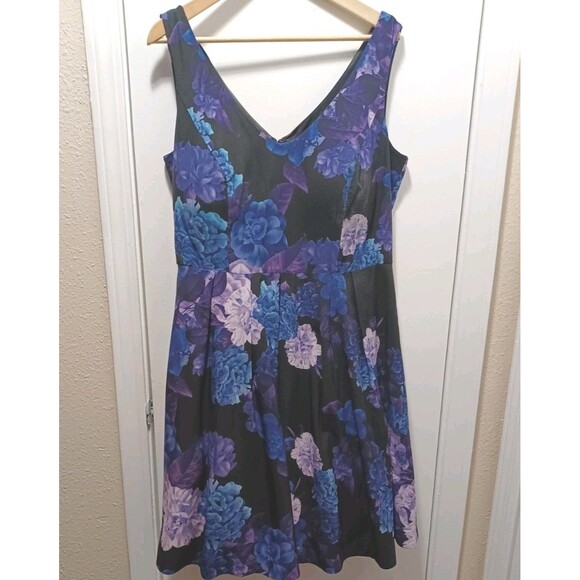 City Chic Black Floral Hydrangea Print Plus-size Fit And Flare Dress - Picture 10 of 13